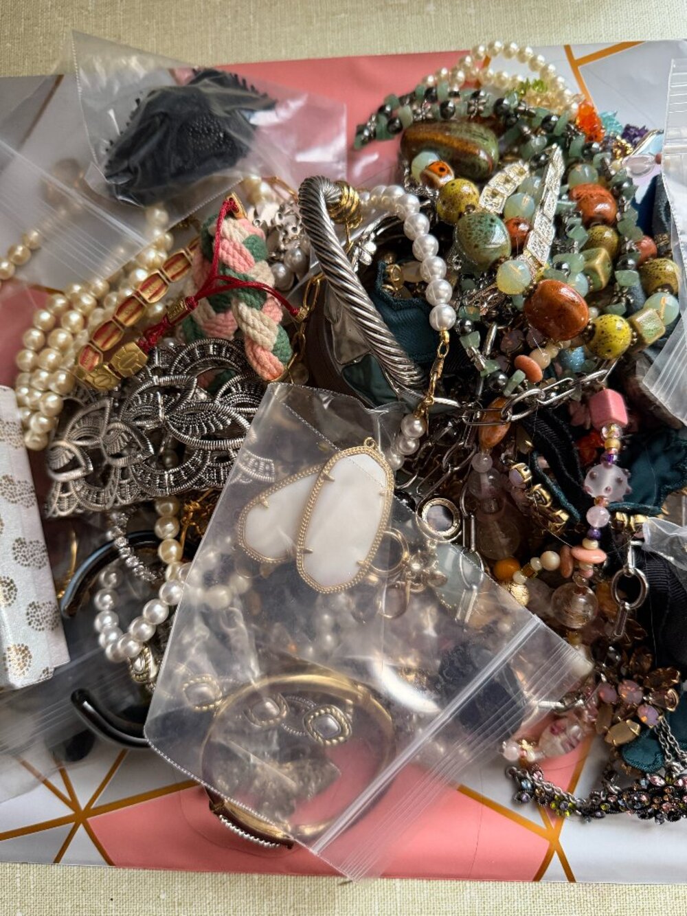 Five Pounds Mixed Fashion Jewelry Necklaces Rings Bracelets Earrings NO JUNK - Picture 1 of 6